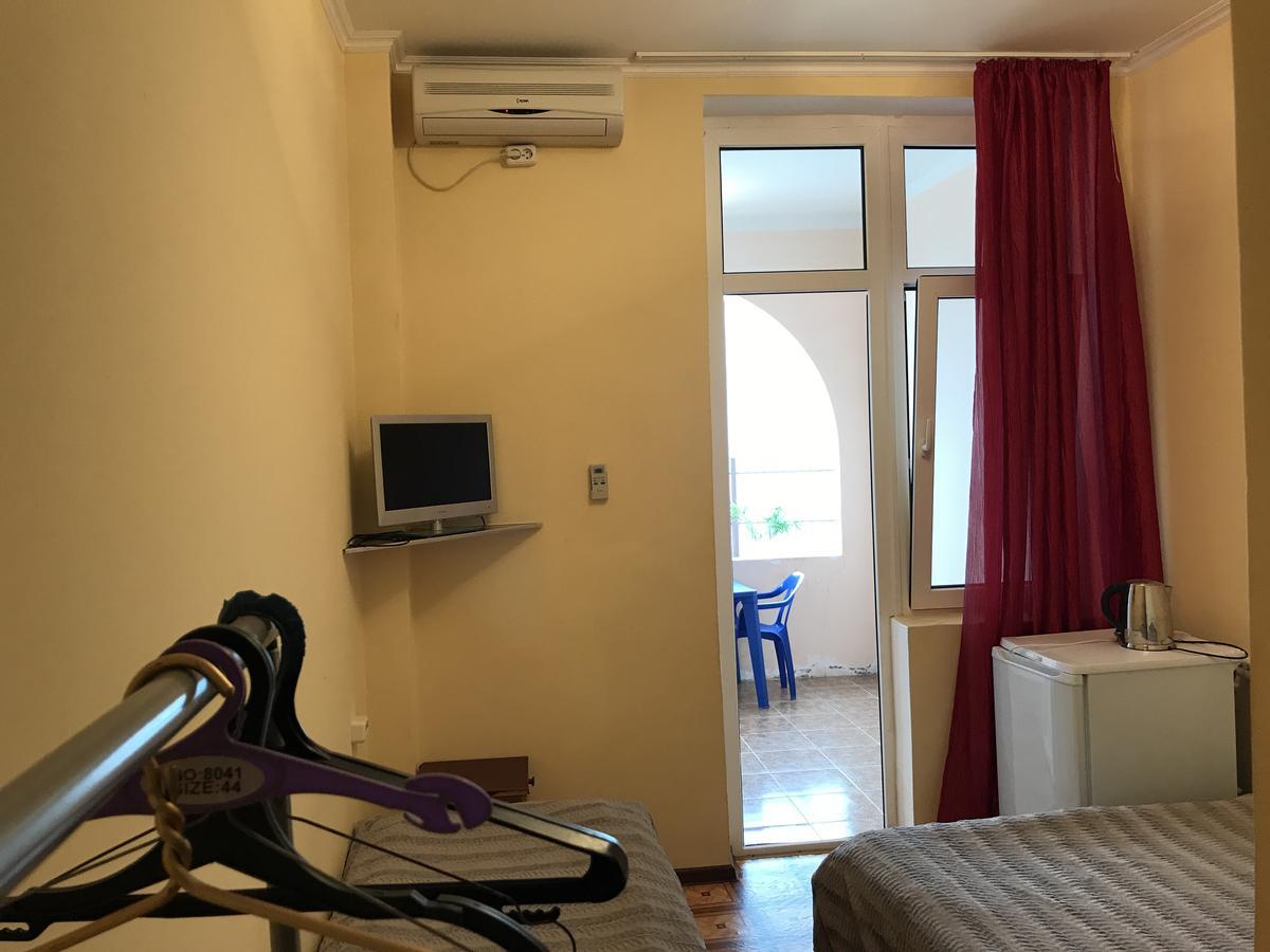 Davel Hotell Gagry Eksteriør bilde