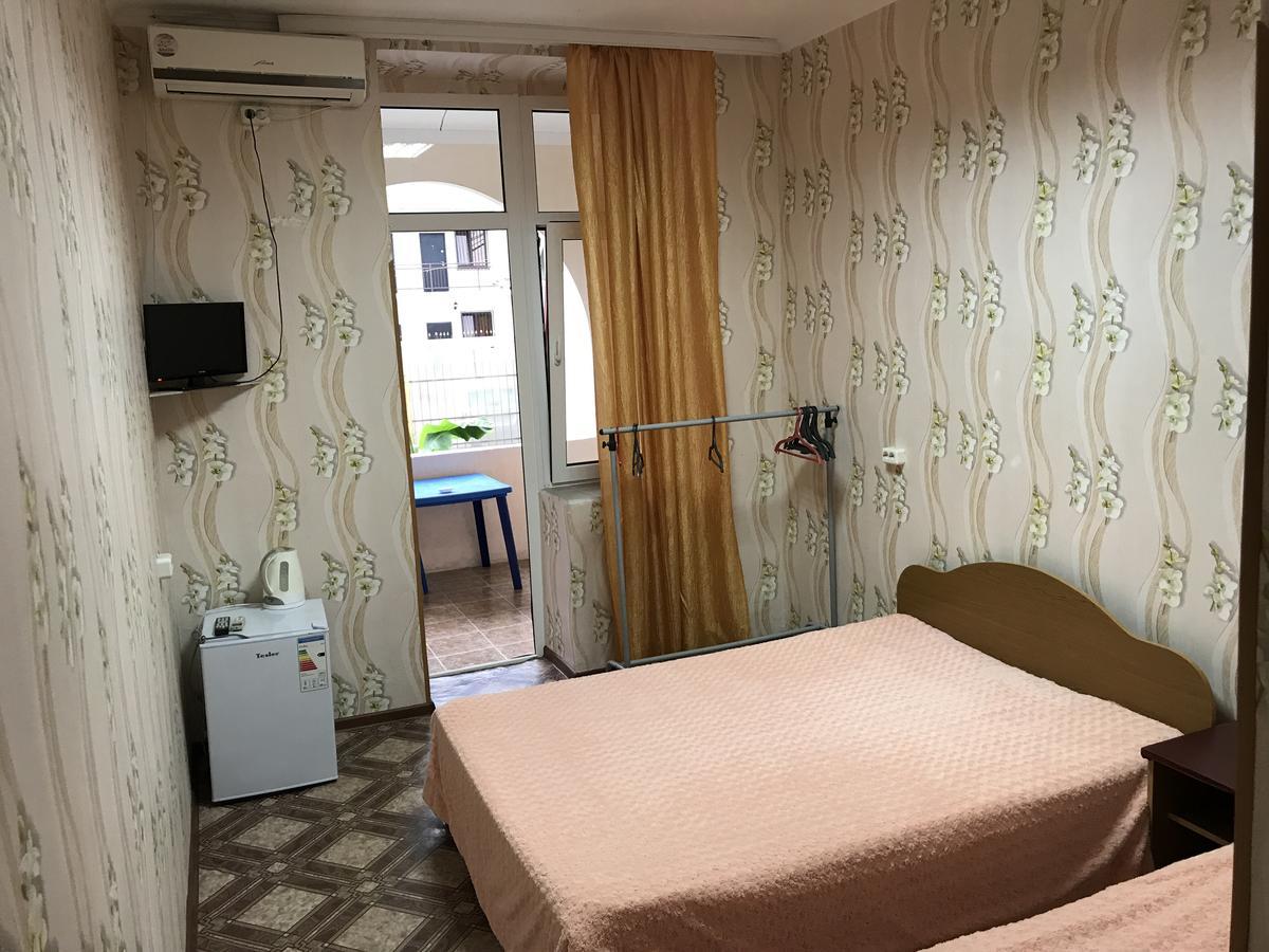 Davel Hotell Gagry Eksteriør bilde
